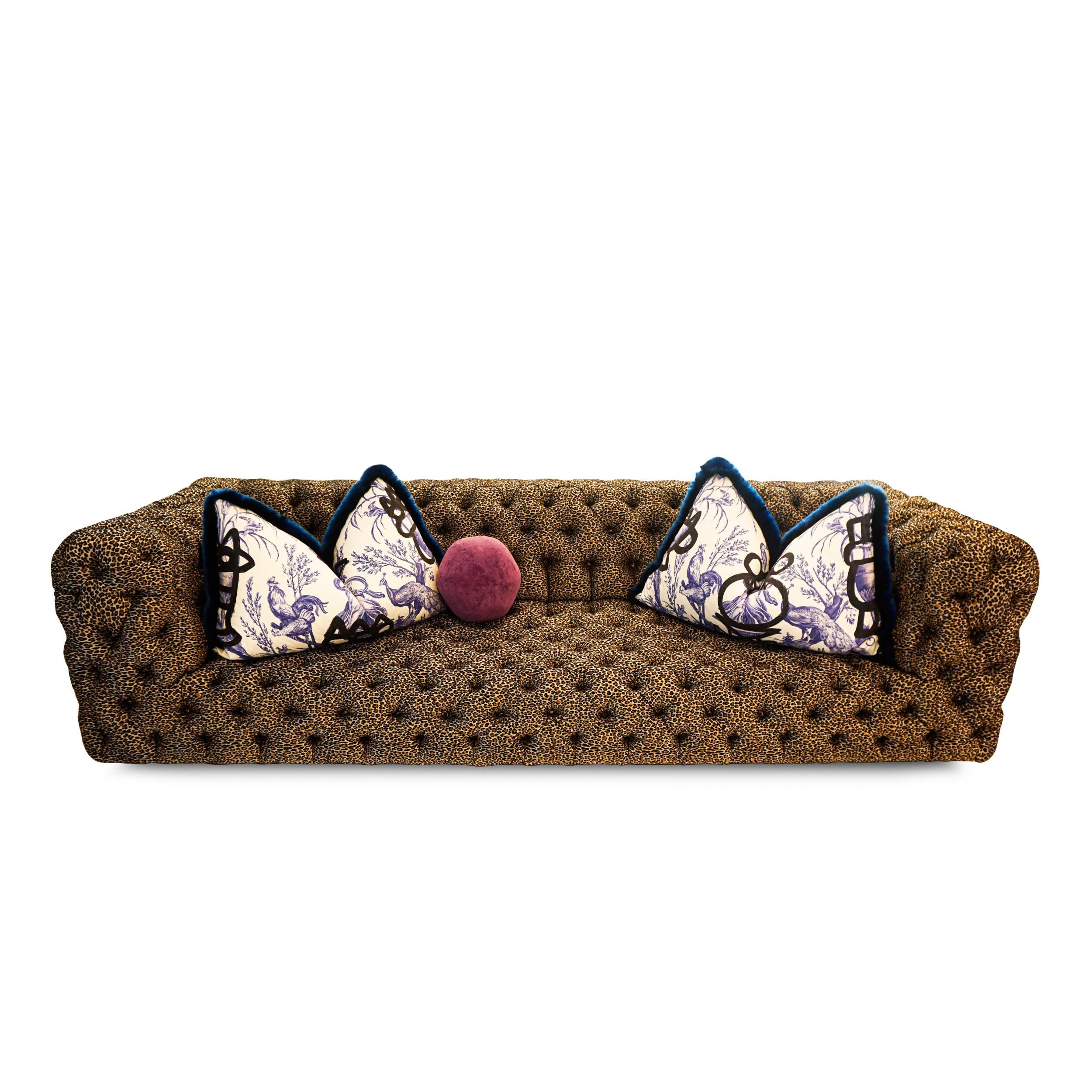 https://a.1stdibscdn.com/tufted-leopard-print-sofa-for-sale-picture-9/f_21233/1621350926733/5_master.jpg