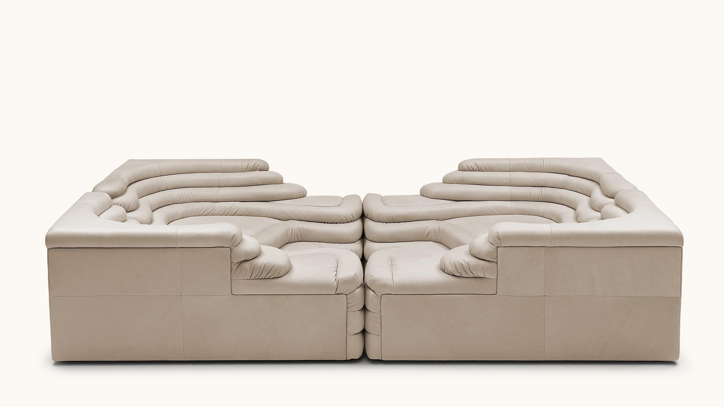 https://a.1stdibscdn.com/de-sede-set-of-two-ds-1025-09-terrazza-sofa-in-gold-upholstery-by-ubald-klug-for-sale-picture-5/f_16392/f_485374521769533862659/5_master.jpg