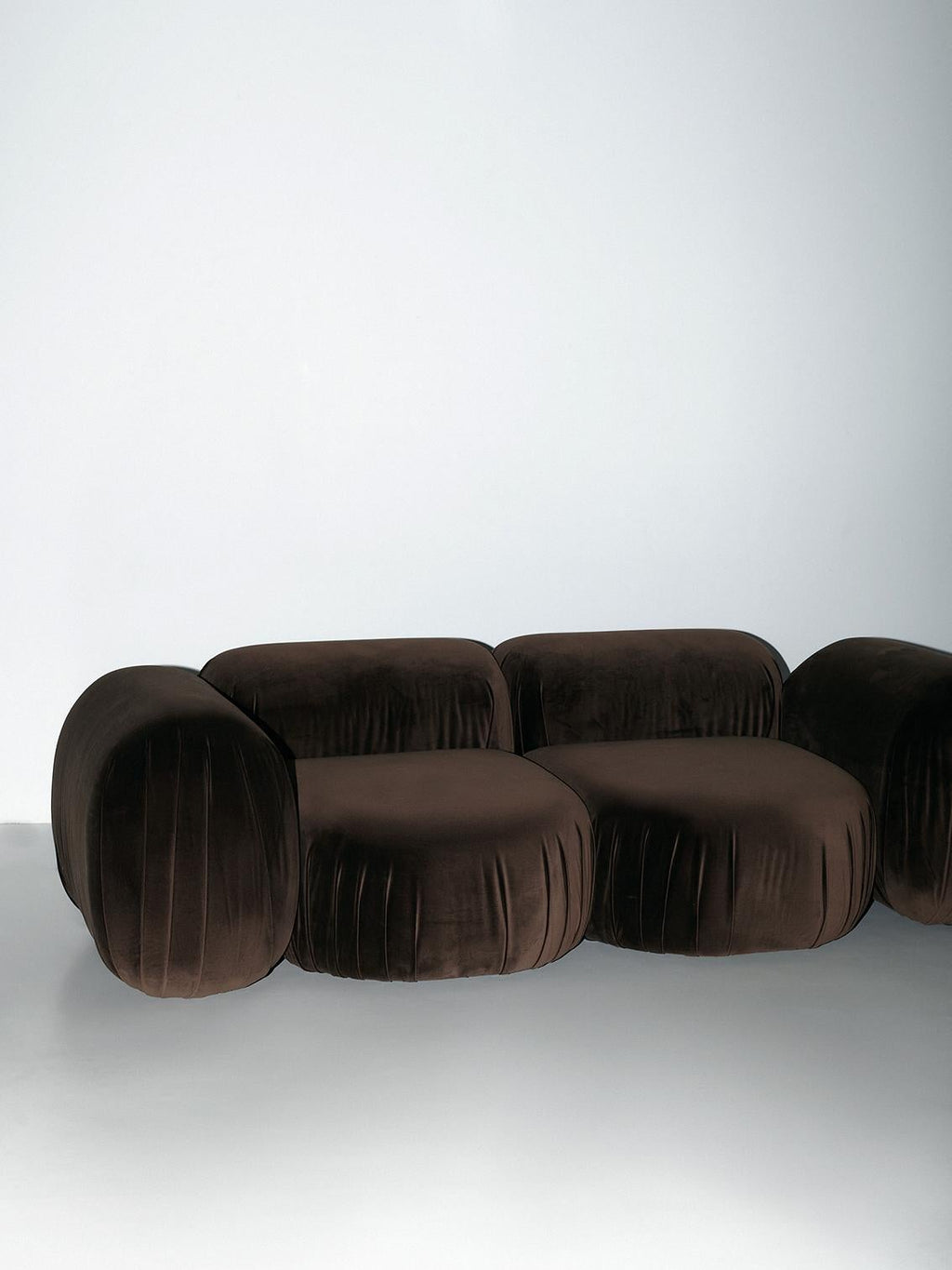 https://a.1stdibscdn.com/object-085-sofa-by-ng-design-for-sale-picture-2/f_12192/f_375498021702488830720/5_master.jpg