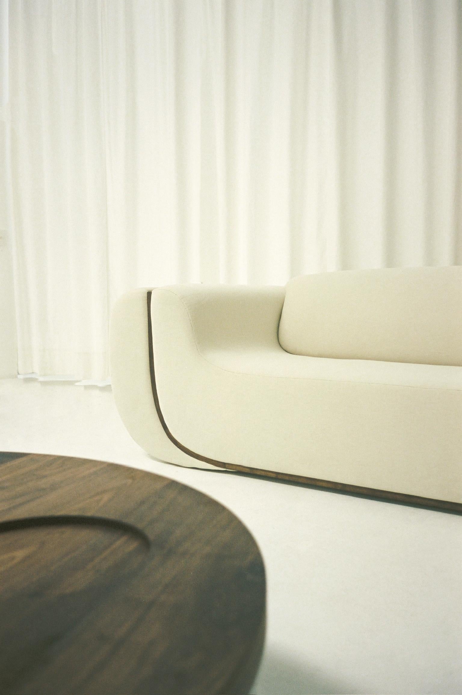 https://a.1stdibscdn.com/linea-sofa-com-upholstered-with-walnut-detail-by-estudio-persona-for-sale-picture-9/f_23783/f_315333321730935274256/5_master.JPG