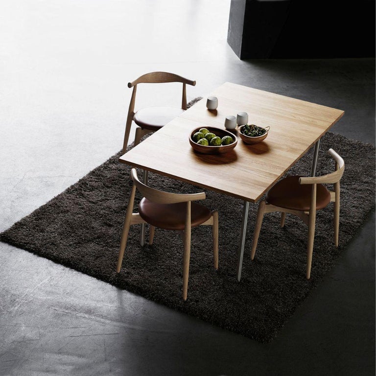 https://a.1stdibscdn.com/hans-j-wegner-ch20-chair-in-oak-black-leather-and-oil-for-carl-hansen-son-for-sale-picture-7/f_14472/f_316338121670436401891/5_master.jpg?width=768