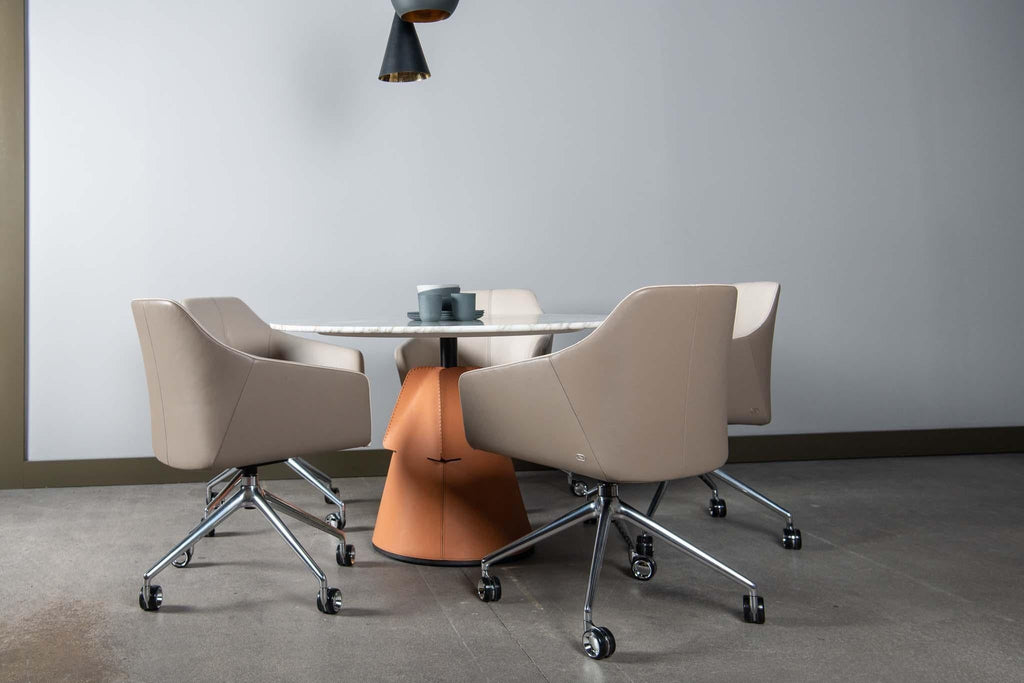 https://a.1stdibscdn.com/de-sede-ds-279-office-chair-with-castors-in-perla-upholstery-by-christian-werner-for-sale-picture-5/22569652/f_324058721674638924934/5_master.jpg