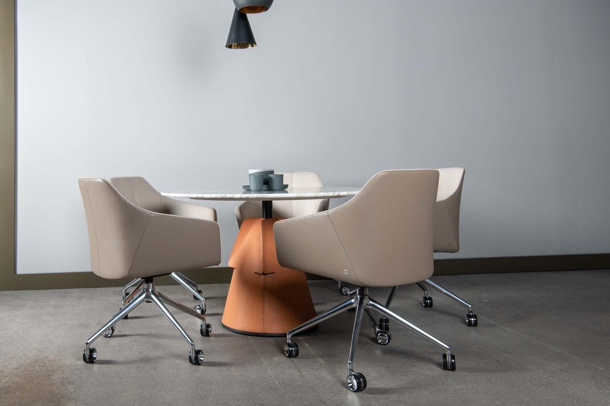 https://a.1stdibscdn.com/de-sede-ds-279-office-chair-with-castors-in-perla-upholstery-by-christian-werner-for-sale-picture-5/22569652/f_324058721674638924934/5_master.jpg