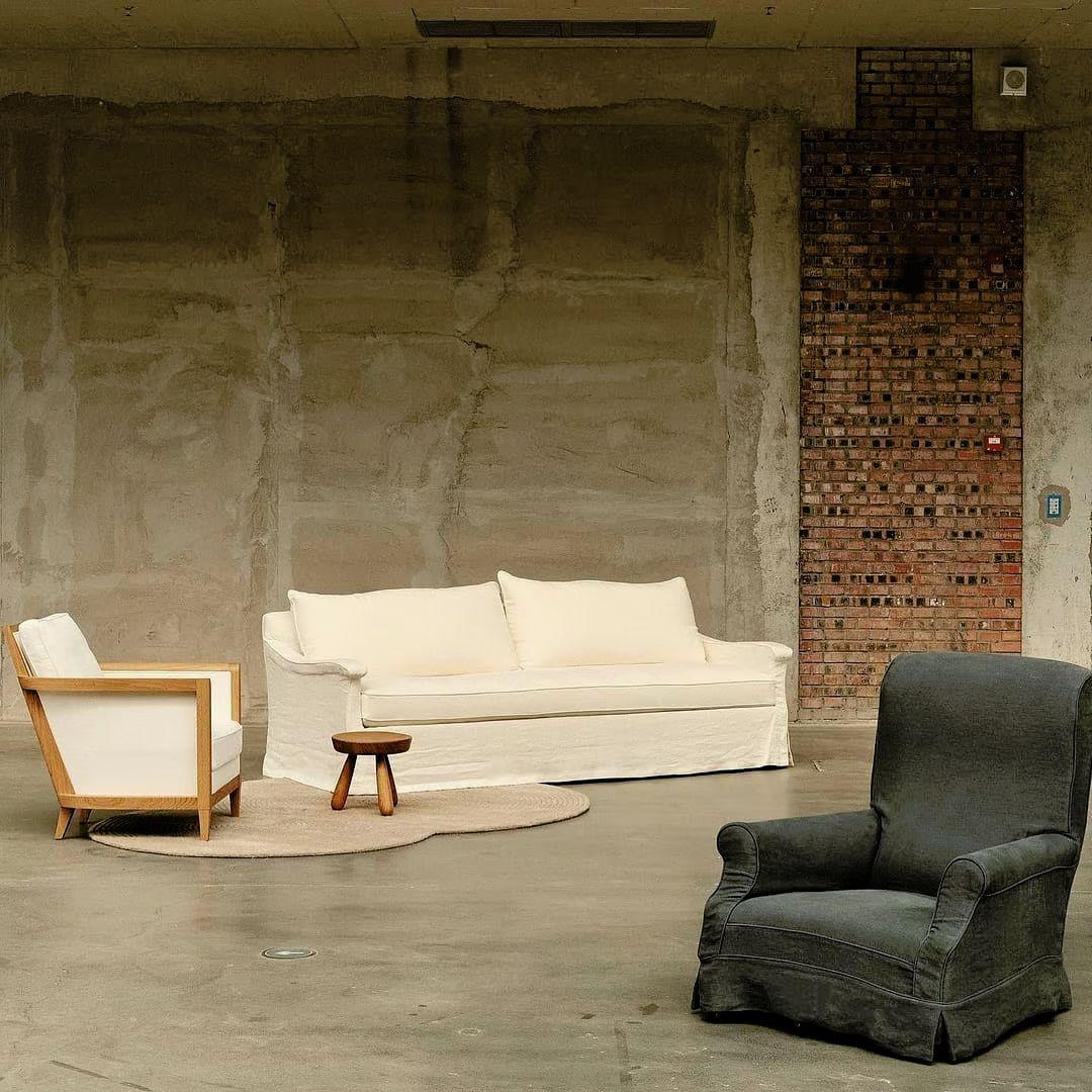 https://a.1stdibscdn.com/jones-linen-slipcover-armchair-custom-made-in-spain-for-sale-picture-5/f_98092/f_397232321715764325803/5_master.jpg