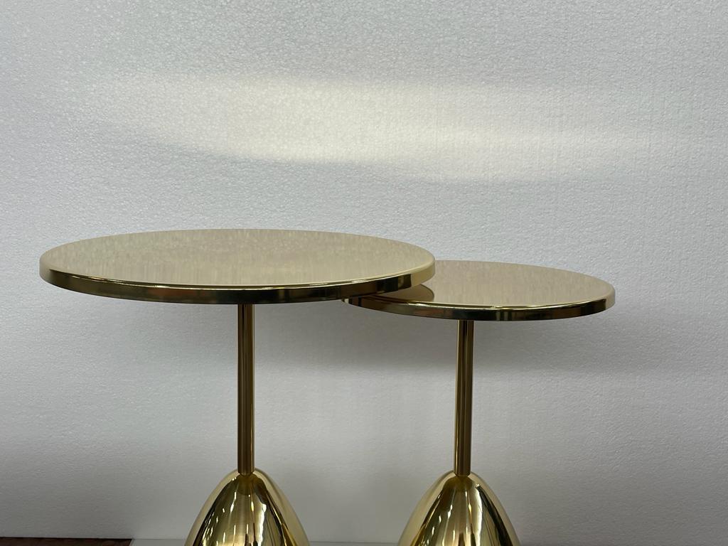 https://a.1stdibscdn.com/pair-of-contemporary-handcrafted-brass-side-tables-flow-collection-for-sale-picture-7/f_26823/f_95039111679674423517/5aa472fc_0e80_469e_bfe2_c2a0fa9f20a7_master.jpg