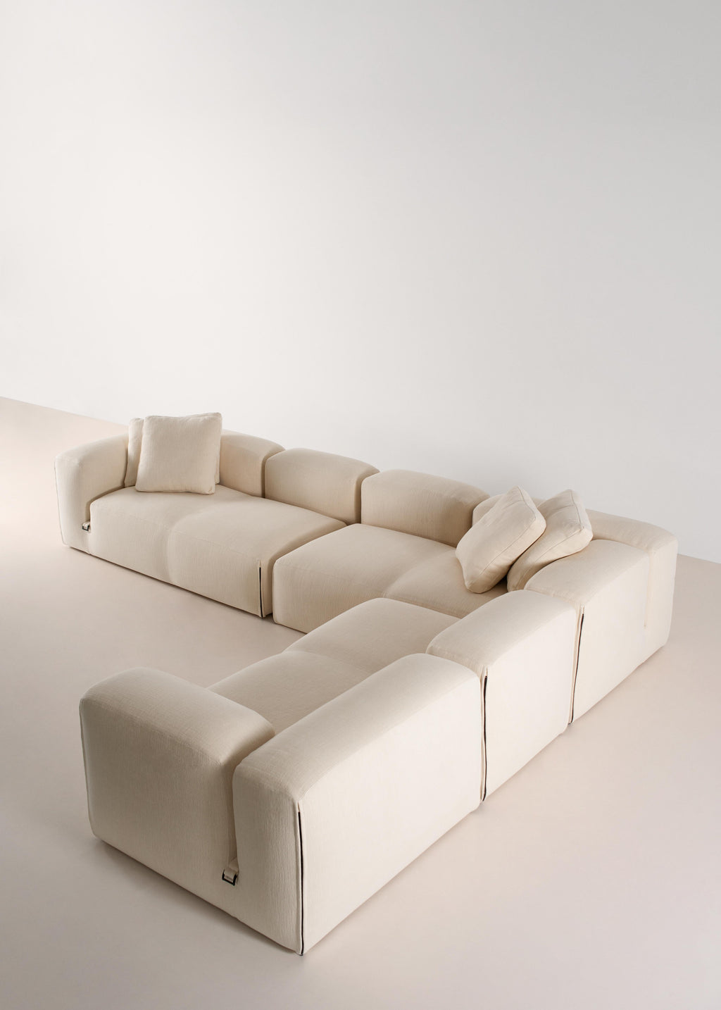 https://a.1stdibscdn.com/customizable-tacchini-le-mura-xl-modular-sofa-by-mario-bellini-for-sale-picture-4/f_44652/f_452327721748533412610/60_PS_TACCHINI_Mario_Bellini_Le_Mura_XL_master.jpg
