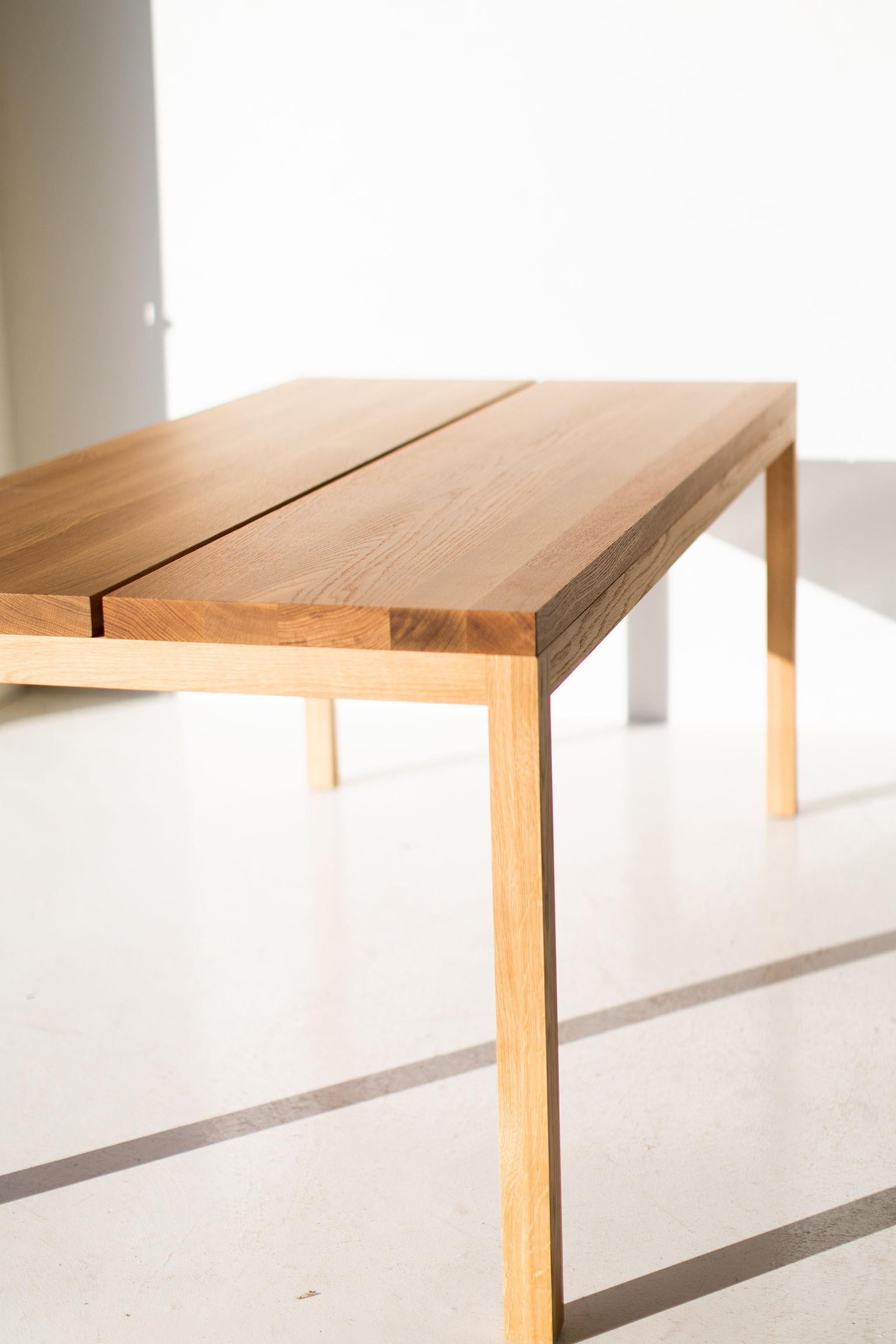 https://a.1stdibscdn.com/bertu-dining-tables-modern-quick-ship-dining-table-split-panel-for-sale-picture-2/f_9720/f_394503921714998808087/61012425_quick_ship_dining_table_50967632_master.jpg