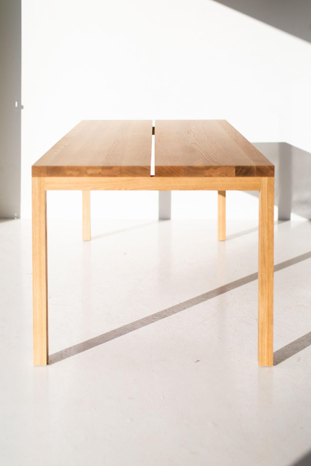 https://a.1stdibscdn.com/bertu-dining-tables-modern-quick-ship-dining-table-split-panel-for-sale-picture-7/f_9720/f_394503921714998860637/61012425_quick_ship_dining_table_50967688_master.jpg