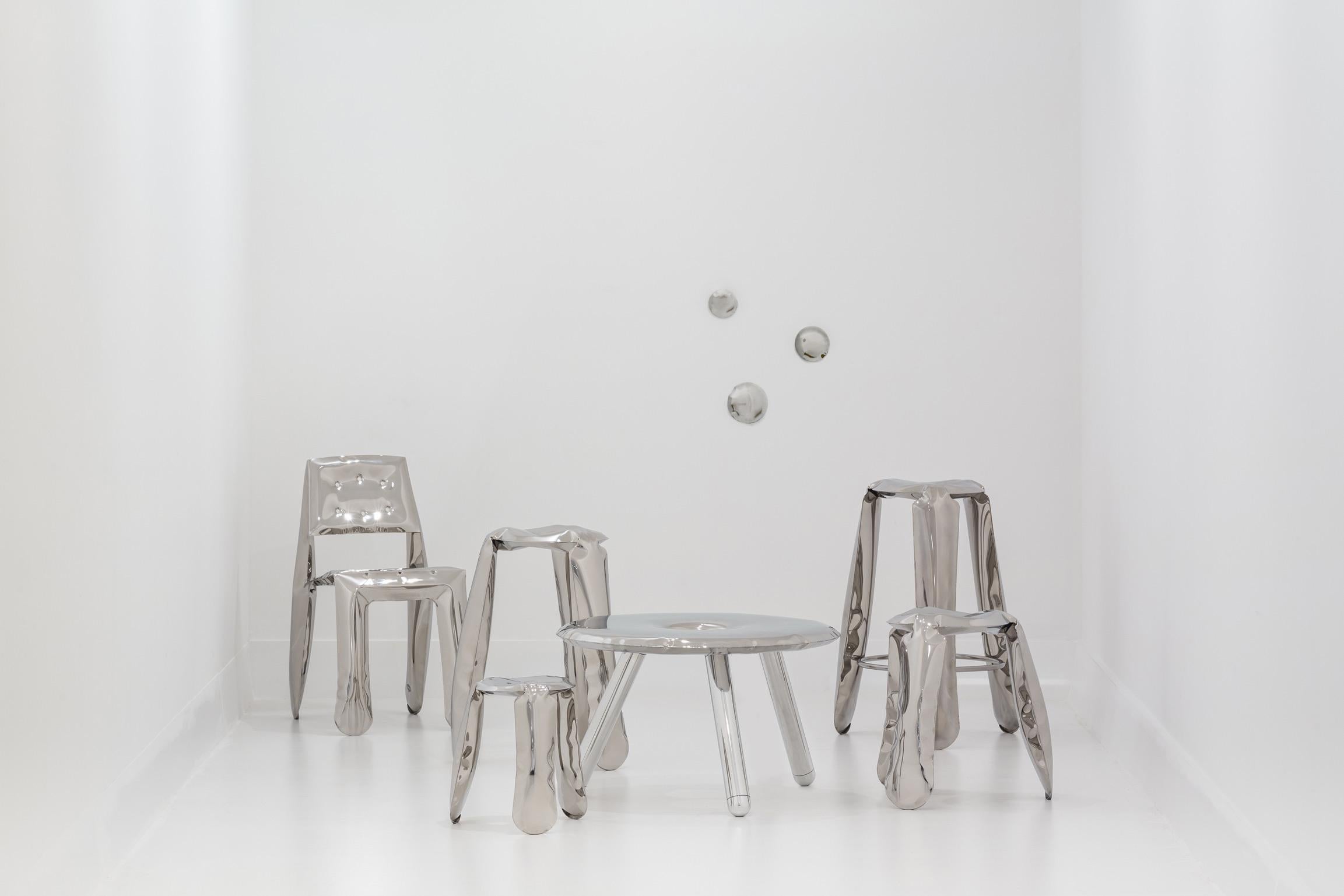 https://a.1stdibscdn.com/chippensteel-05-polished-stainless-steel-seating-by-zieta-for-sale-picture-5/f_10794/f_201830721649375607640/616ADA3E_8E31_4C4F_8003_E045EDA1FEEB_master.JPG