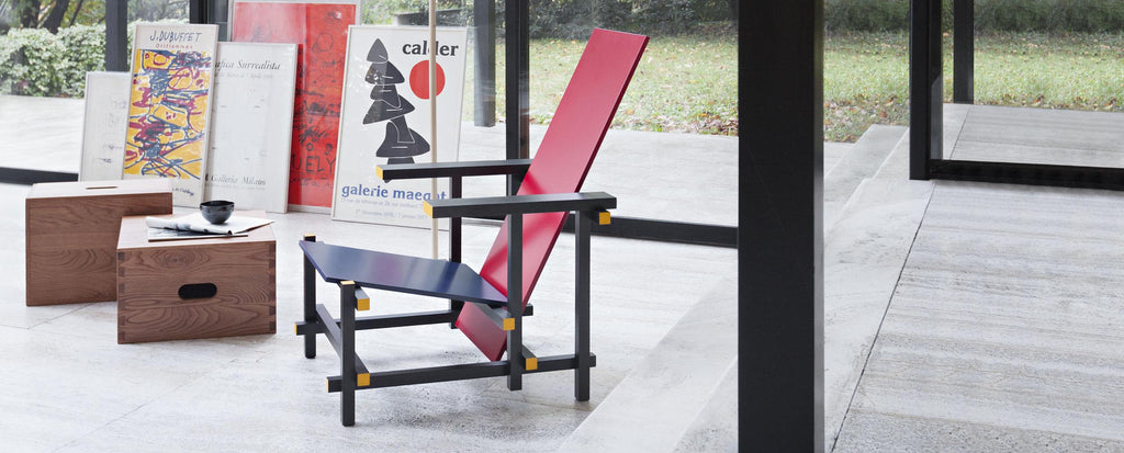 https://a.1stdibscdn.com/gerrit-rietveld-red-and-blue-chair-by-cassina-for-sale-picture-3/f_14272/f_393757421713775895065/635_red_and_blue_2_master.jpg