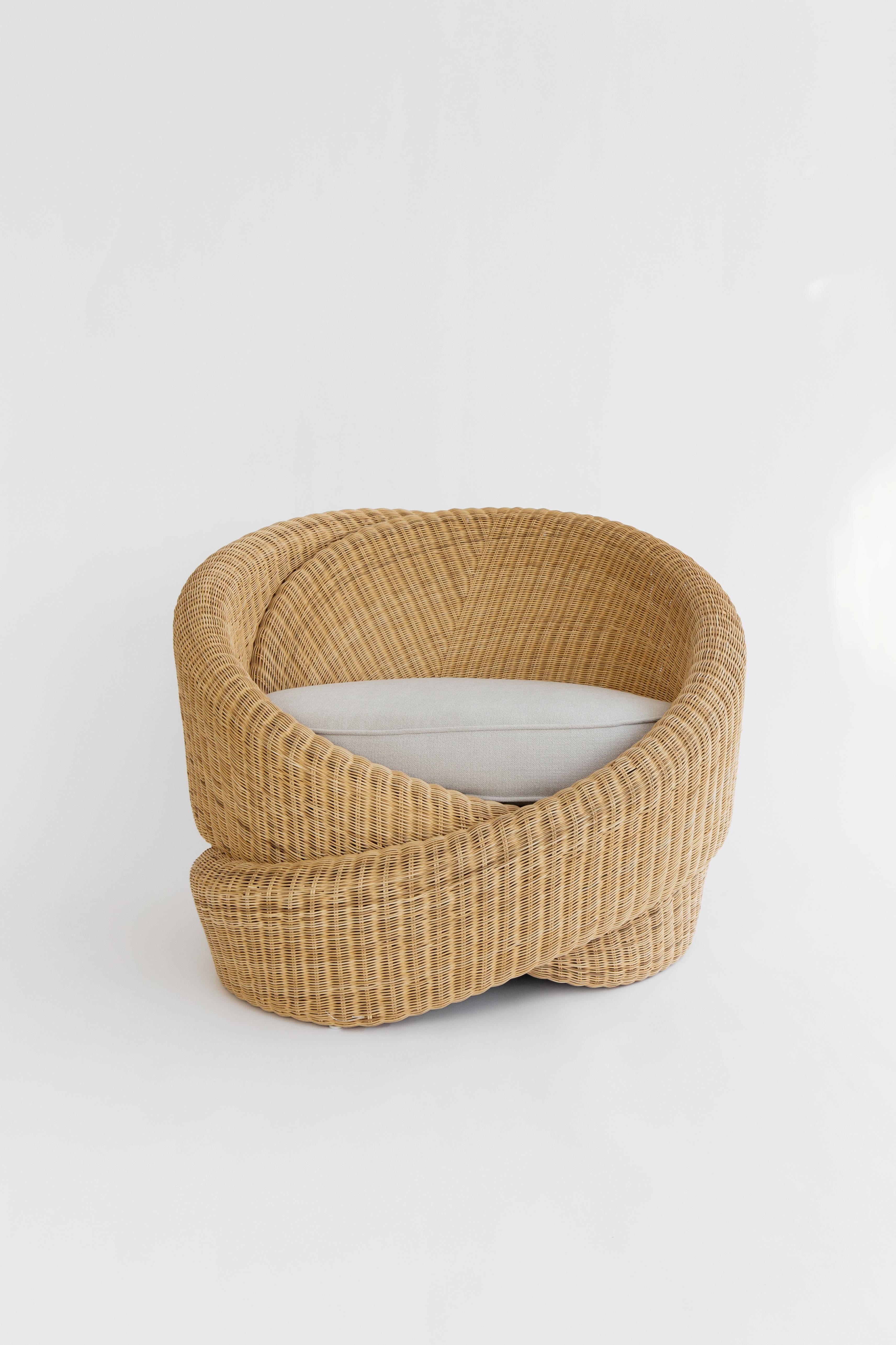 https://a.1stdibscdn.com/rattan-indoor-outdoor-armchair-and-footrest-ottoman-cushions-in-sunbrella-for-sale-picture-2/f_21743/f_71159831559232936878/66neastudio_19_copy_master.jpg