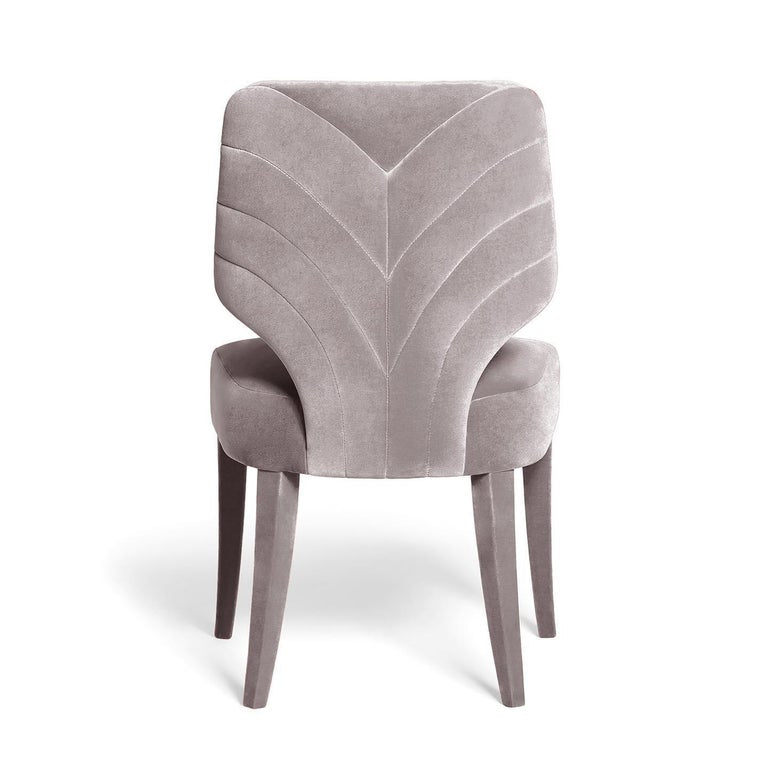 https://a.1stdibscdn.com/couture-dining-chair-in-hand-tailored-upholstery-hollywood-regency-style-for-sale-picture-12/f_27693/f_491129921772833484611/67311931_2854682187880330_2255765992644804608_n_master.jpg?width=768