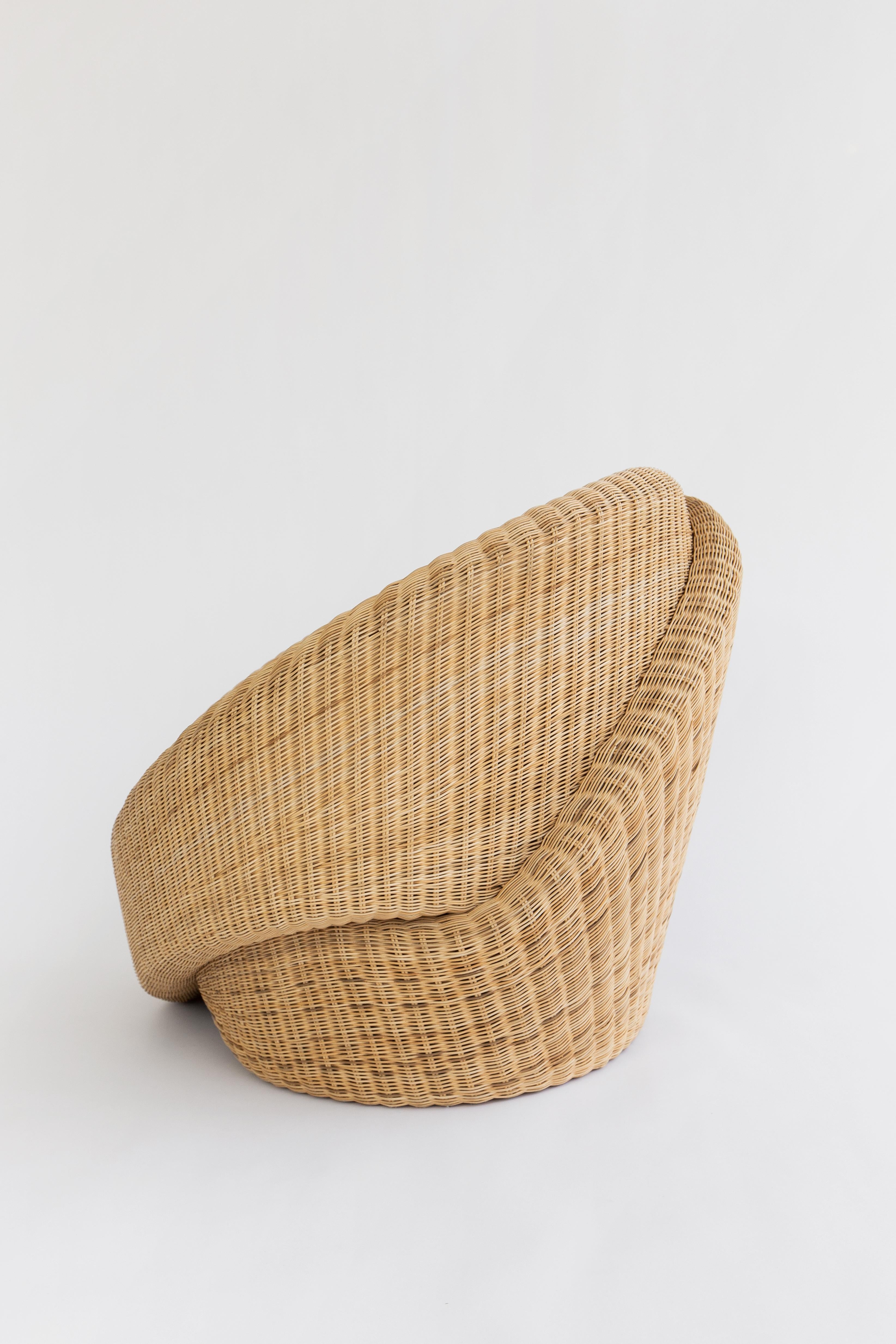 https://a.1stdibscdn.com/rattan-indoor-outdoor-armchair-and-footrest-ottoman-cushions-in-sunbrella-for-sale-picture-3/f_21743/f_71159831559232944565/67neastudio_19_copy_master.jpg