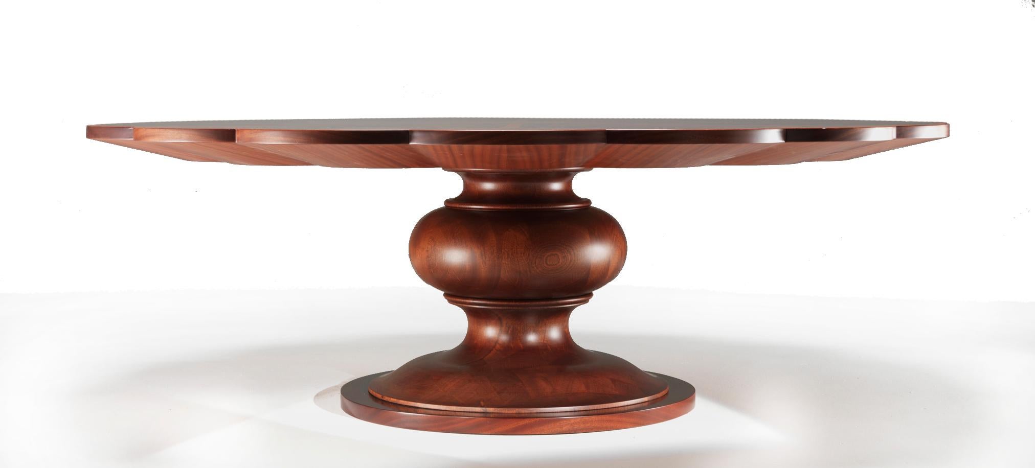https://a.1stdibscdn.com/english-rose-dining-table-in-solid-mahogany-wood-with-inlayed-top-and-brass-for-sale-picture-3/f_46131/f_245197521626276815434/6900_English_Rose_fianco_master.jpg