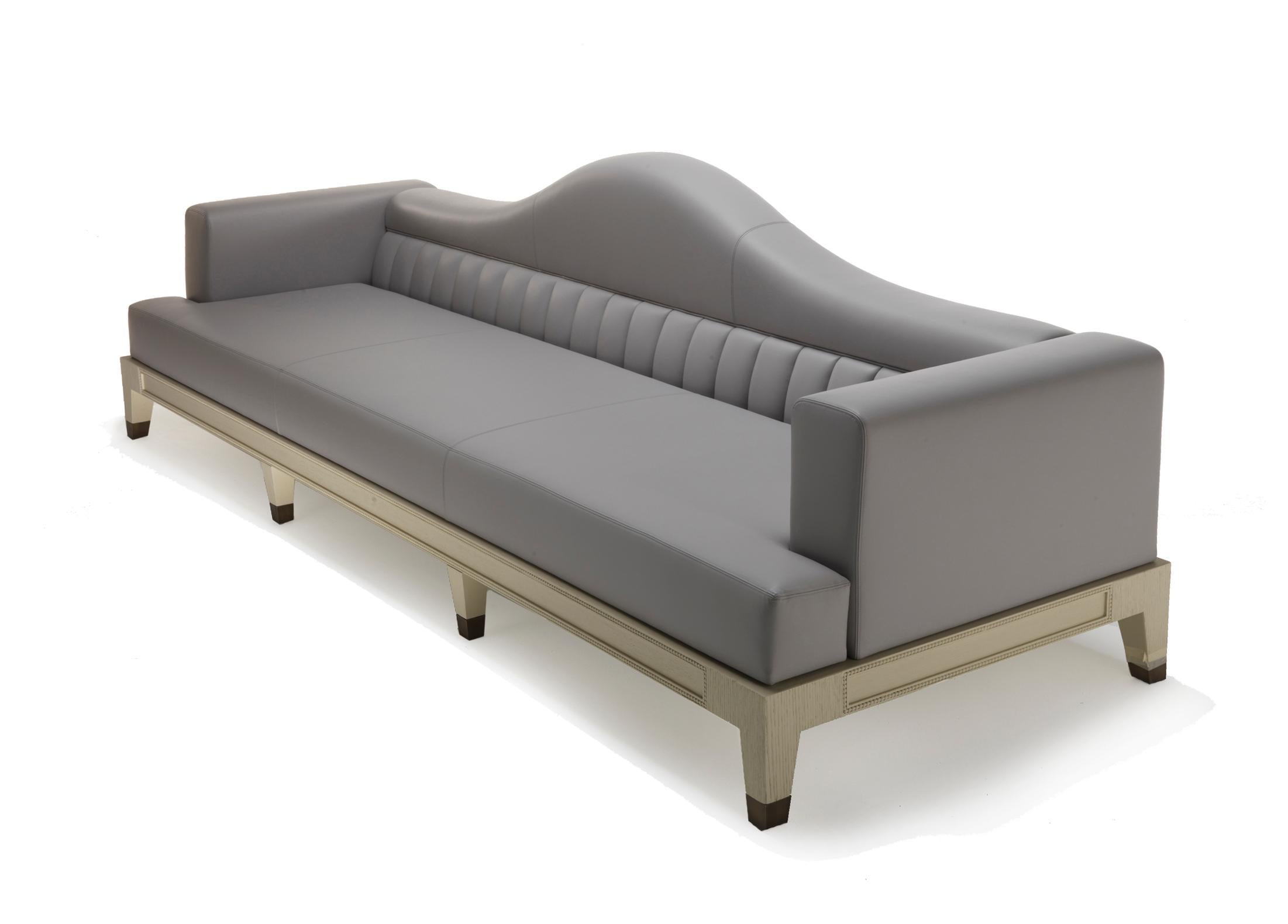 https://a.1stdibscdn.com/diocletian-curve-back-upholstered-sofa-in-white-oak-and-gray-leather-for-sale-picture-2/f_46131/f_406853121721314559984/6936_Diocletian_fianco_master.jpg