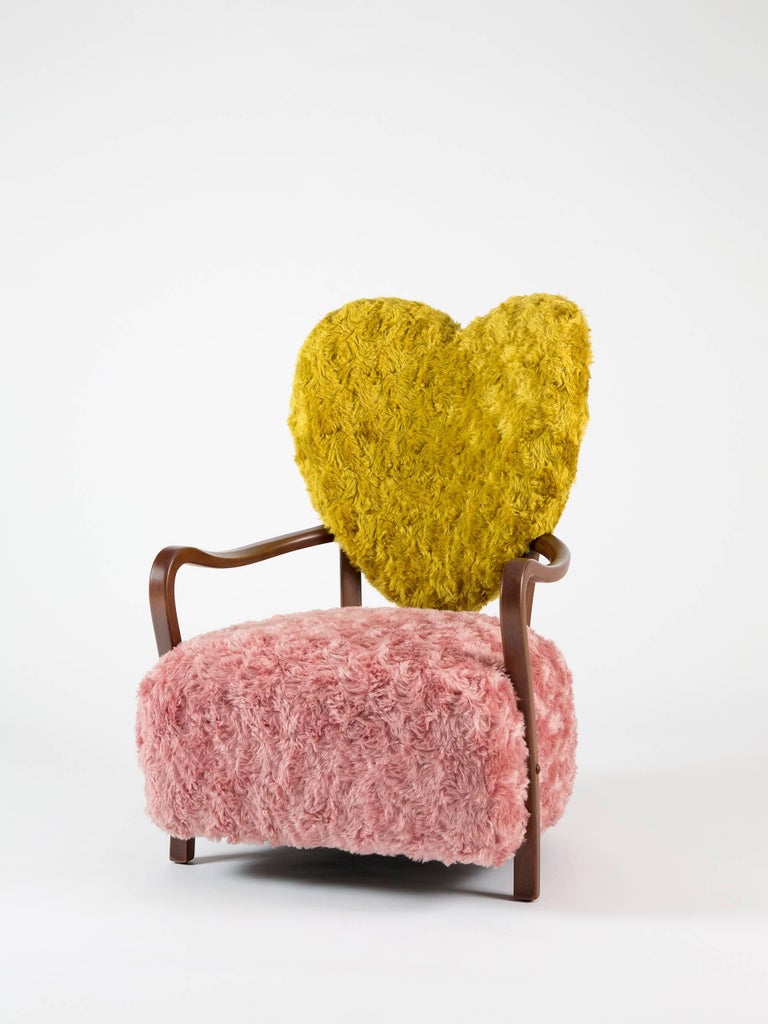 https://a.1stdibscdn.com/contemporary-uni-armchair-with-heart-shaped-back-and-pink-and-yellow-mohair-for-sale-picture-2/f_36601/f_106833311525448794714/6Q8A8668_master.jpg?width=768