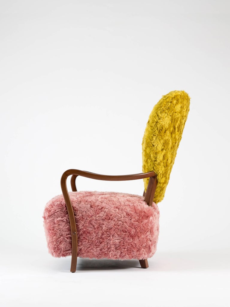 https://a.1stdibscdn.com/contemporary-uni-armchair-with-heart-shaped-back-and-pink-and-yellow-mohair-for-sale-picture-3/f_36601/f_106833311525448801441/6Q8A8670_master.jpg?width=768