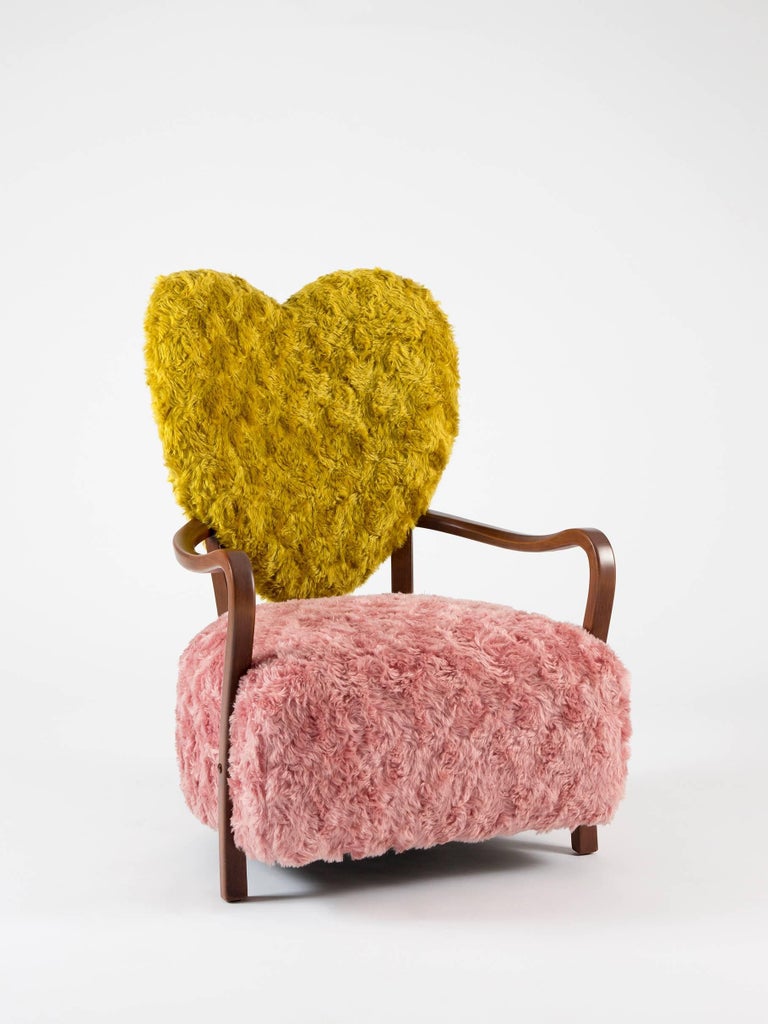 https://a.1stdibscdn.com/contemporary-uni-armchair-with-heart-shaped-back-and-pink-and-yellow-mohair-for-sale-picture-5/f_36601/f_106833311525448815825/6Q8A8674_master.jpg?width=768
