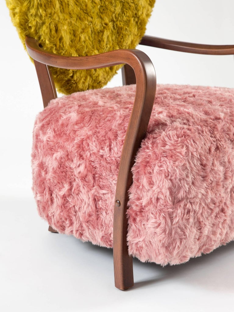 https://a.1stdibscdn.com/contemporary-uni-armchair-with-heart-shaped-back-and-pink-and-yellow-mohair-for-sale-picture-6/f_36601/f_106833311525448826665/6Q8A8677_master.jpg?width=768