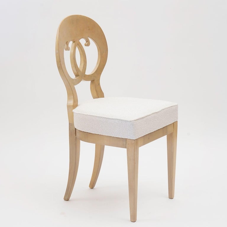https://a.1stdibscdn.com/eclectica-set-of-8-white-biedermeier-dining-chairs-each-in-different-style-for-sale-picture-7/f_25683/f_461406221754336575245/6_ADX02881_master.jpeg?width=768