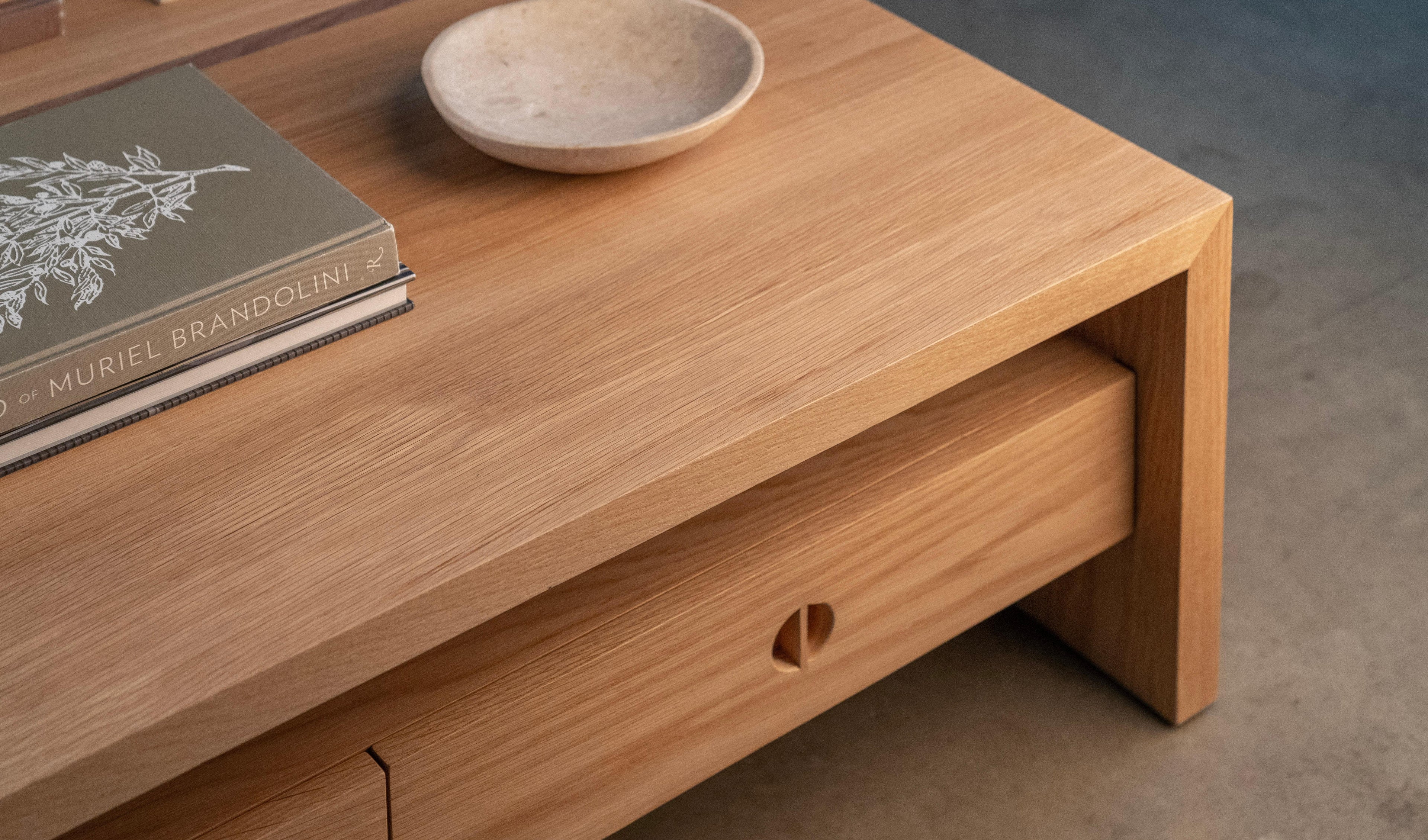 https://a.1stdibscdn.com/solid-oak-and-walnut-jameson-coffee-table-for-sale-picture-7/f_81152/f_325480521675288164455/6_DSC02605_master.jpg