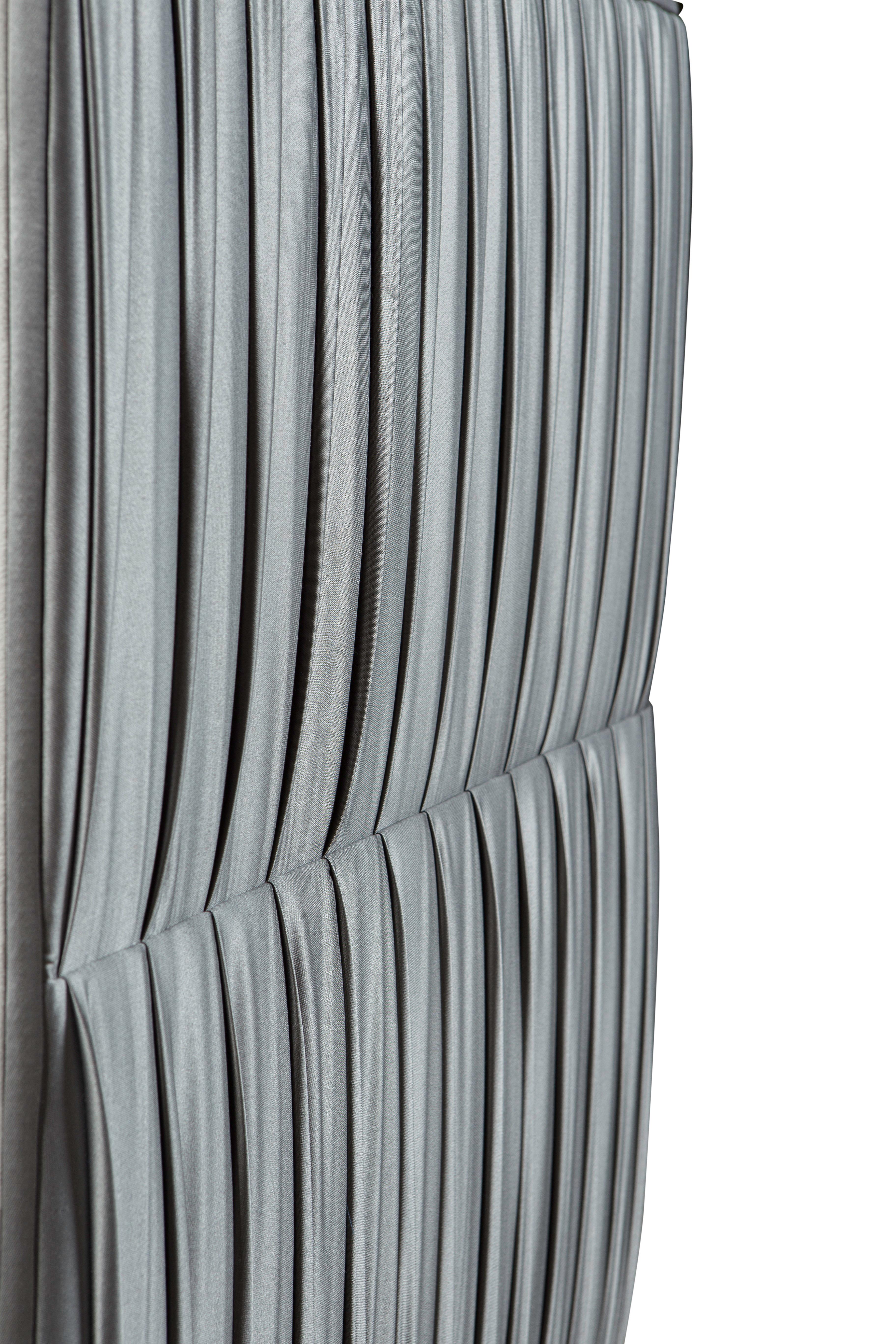 https://a.1stdibscdn.com/belong-curve-sofa-by-memoir-essence-for-sale-picture-2/f_12192/f_382887421707245318511/6_master.jpg