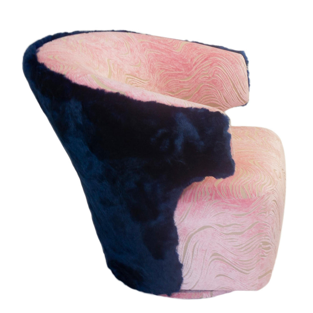 https://a.1stdibscdn.com/modern-winged-swivel-chair-with-pink-cut-velvet-and-cobalt-faux-fur-for-sale-picture-6/f_21233/f_223742321612286685696/6_master.jpg