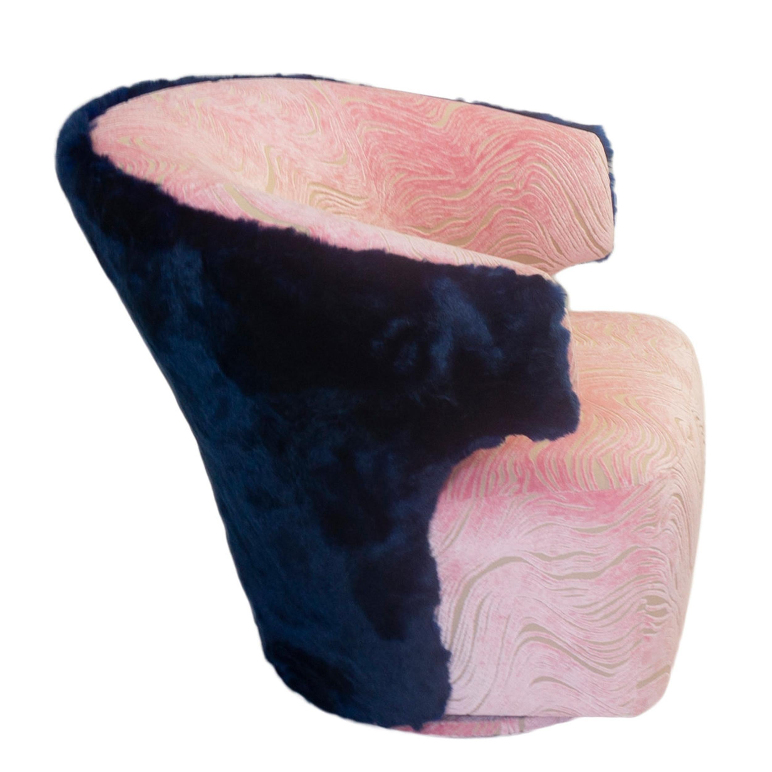 https://a.1stdibscdn.com/modern-winged-swivel-chair-with-pink-cut-velvet-and-cobalt-faux-fur-for-sale-picture-6/f_21233/f_223742321612286685696/6_master.jpg