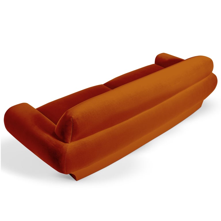 https://a.1stdibscdn.com/contemporary-velvet-sofa-with-oversized-curvy-arms-for-sale-picture-4/f_27693/f_330403821677654298457/6_master.jpg?width=768