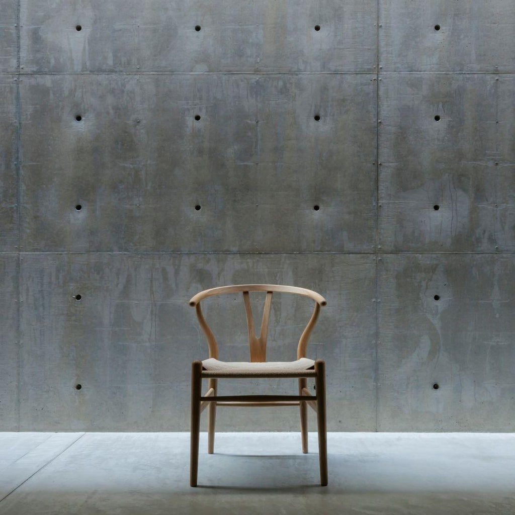 https://a.1stdibscdn.com/hans-j-wegner-ch24-wishbone-chair-in-oak-and-oil-for-carl-hansen-son-for-sale-picture-3/f_14472/f_316705521670637257113/6_master.jpg