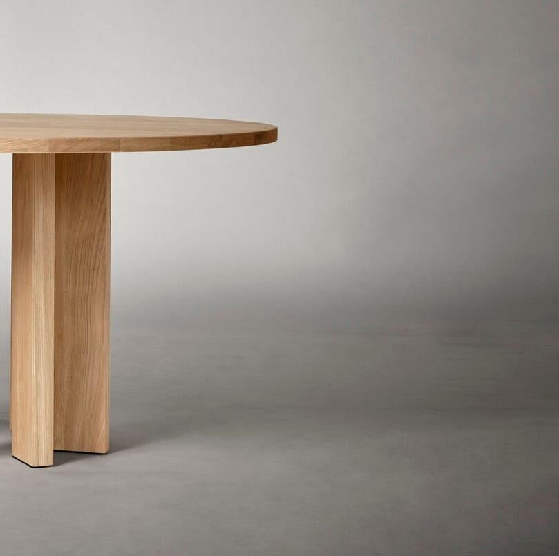 https://a.1stdibscdn.com/thola-round-dining-table-in-european-light-solid-oak-by-mokko-amsterdam-for-sale-picture-5/f_12192/f_460806821753899587348/6_master.jpg
