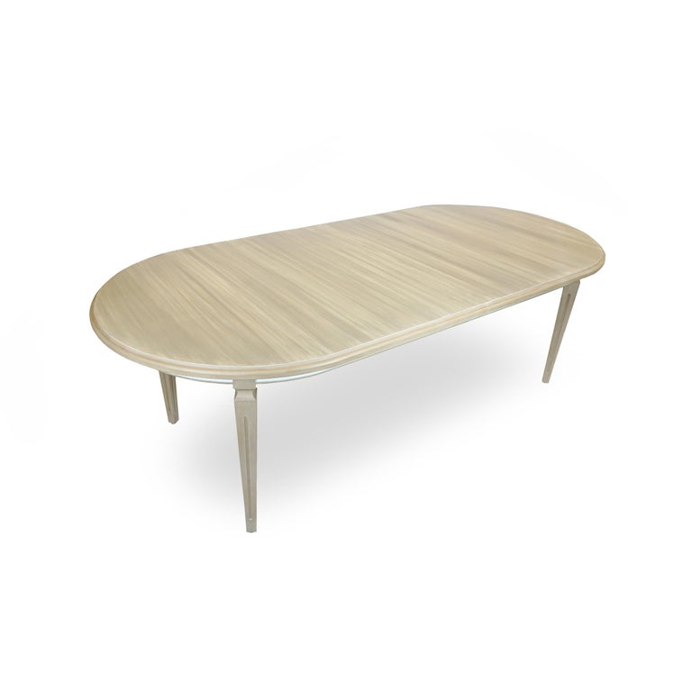 https://a.1stdibscdn.com/french-style-dining-table-with-2-leaf-extensions-for-sale-picture-6/f_21233/1626959920442/6_master.jpg?width=768