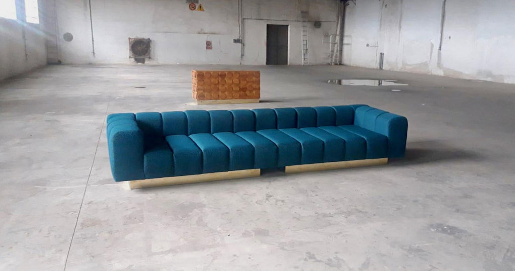 https://a.1stdibscdn.com/large-contemporary-sofa-made-in-italy-for-sale-picture-2/f_47872/f_267561821641227509774/6b708e3f_58cb_4cc4_b4d4_790f7e939786_master.jpeg