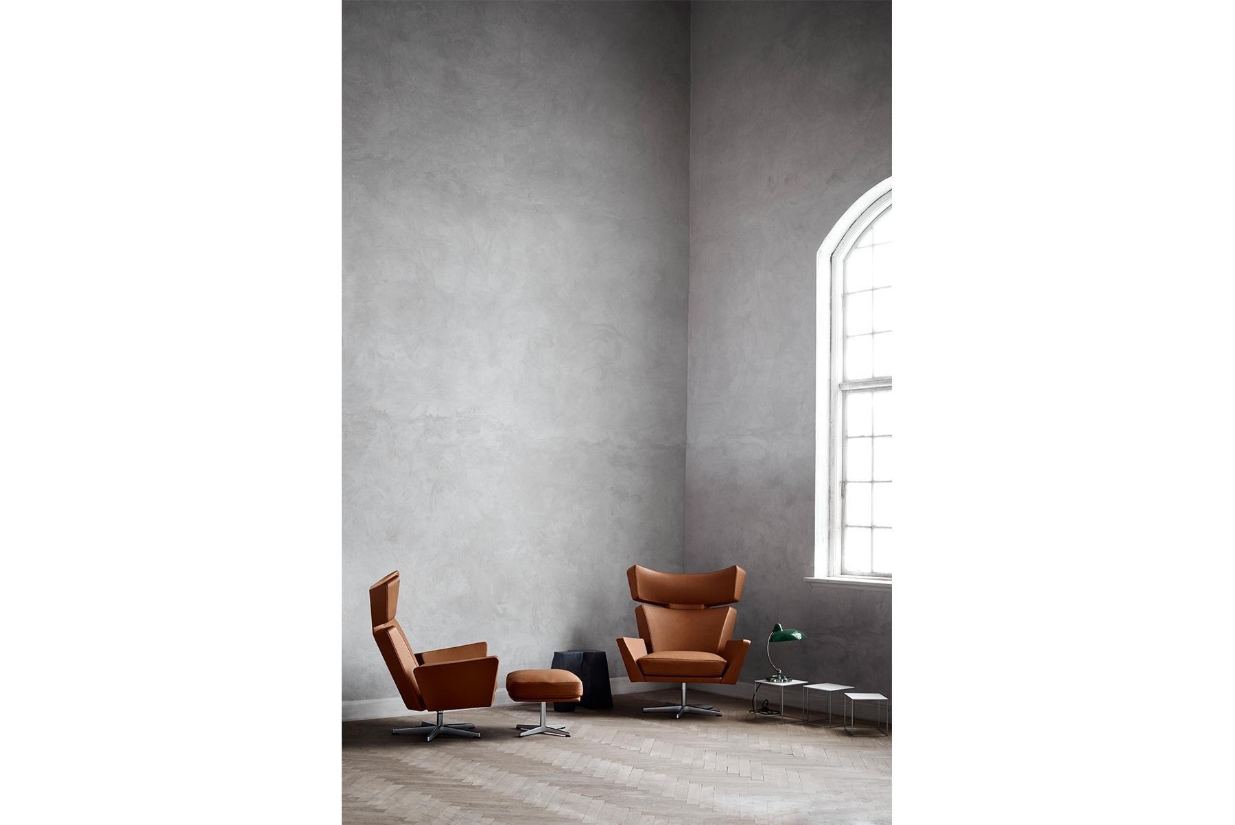 https://a.1stdibscdn.com/arne-jacobsen-model-4201-oksen-leather-for-sale-picture-7/f_13532/f_233879021618479358231/7049_Oksen_Walnut_1_master.jpg