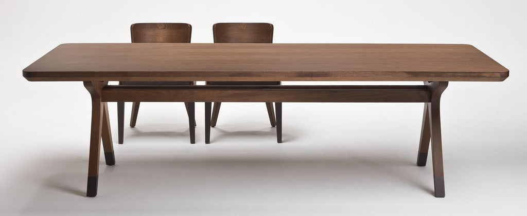 https://a.1stdibscdn.com/bulle-dining-table-in-solid-oak-for-sale-picture-3/f_46131/f_236534321620223082057/7101_R_BULLE_dining_table_7100_BULLE_armchair_master.jpg