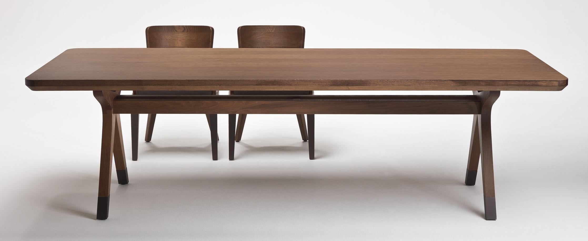 https://a.1stdibscdn.com/bulle-dining-table-in-solid-oak-for-sale-picture-3/f_46131/f_236534321620223082057/7101_R_BULLE_dining_table_7100_BULLE_armchair_master.jpg