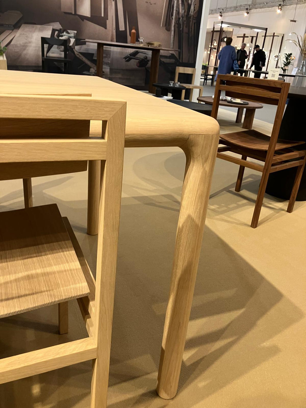 https://a.1stdibscdn.com/kluskens-floyd-dining-table-in-solid-oak-for-sale-picture-5/f_60392/f_425564521773591262081/73e2e893_e913_4ad4_b7d5_dce29cb11151_master.jpg