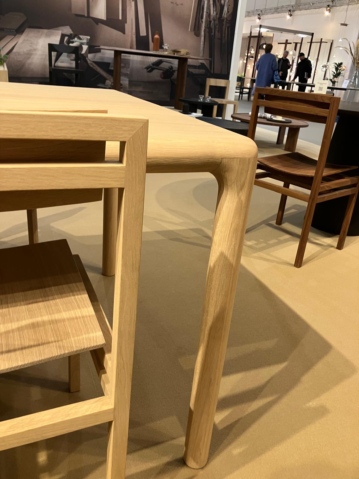 https://a.1stdibscdn.com/kluskens-floyd-dining-table-in-solid-oak-for-sale-picture-5/f_60392/f_425564521773591262081/73e2e893_e913_4ad4_b7d5_dce29cb11151_master.jpg