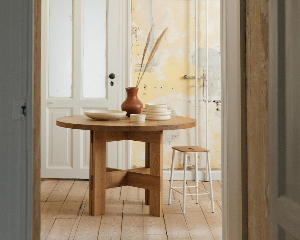 https://a.1stdibscdn.com/contemporary-farmhouse-trestles-for-sale-picture-3/f_36781/f_158082211565775607742/741_422d9ca0b0_farmhouse_table_from_frama_studio_space_5_original_master.jpg