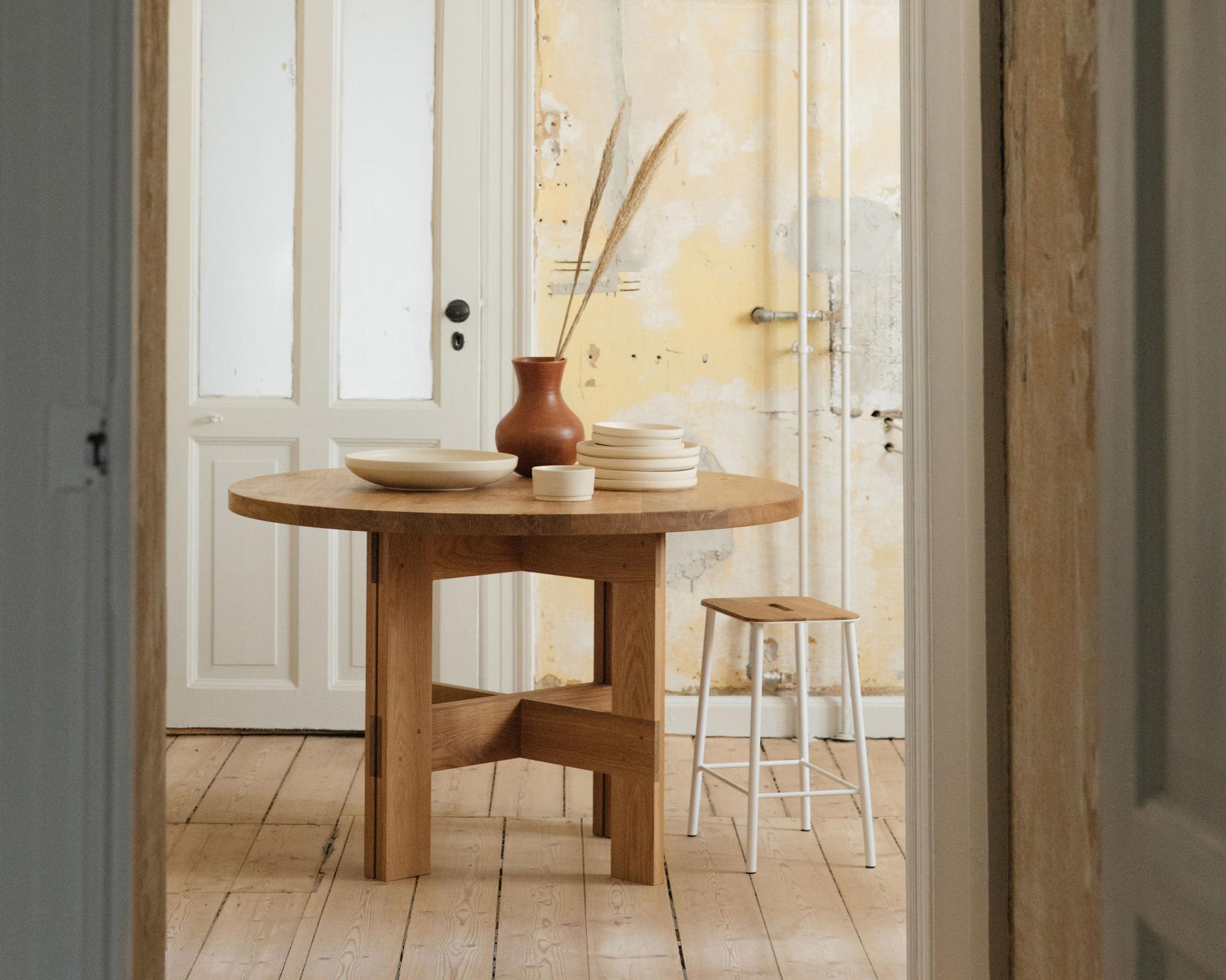 https://a.1stdibscdn.com/contemporary-farmhouse-trestles-for-sale-picture-3/f_36781/f_158082211565775607742/741_422d9ca0b0_farmhouse_table_from_frama_studio_space_5_original_master.jpg