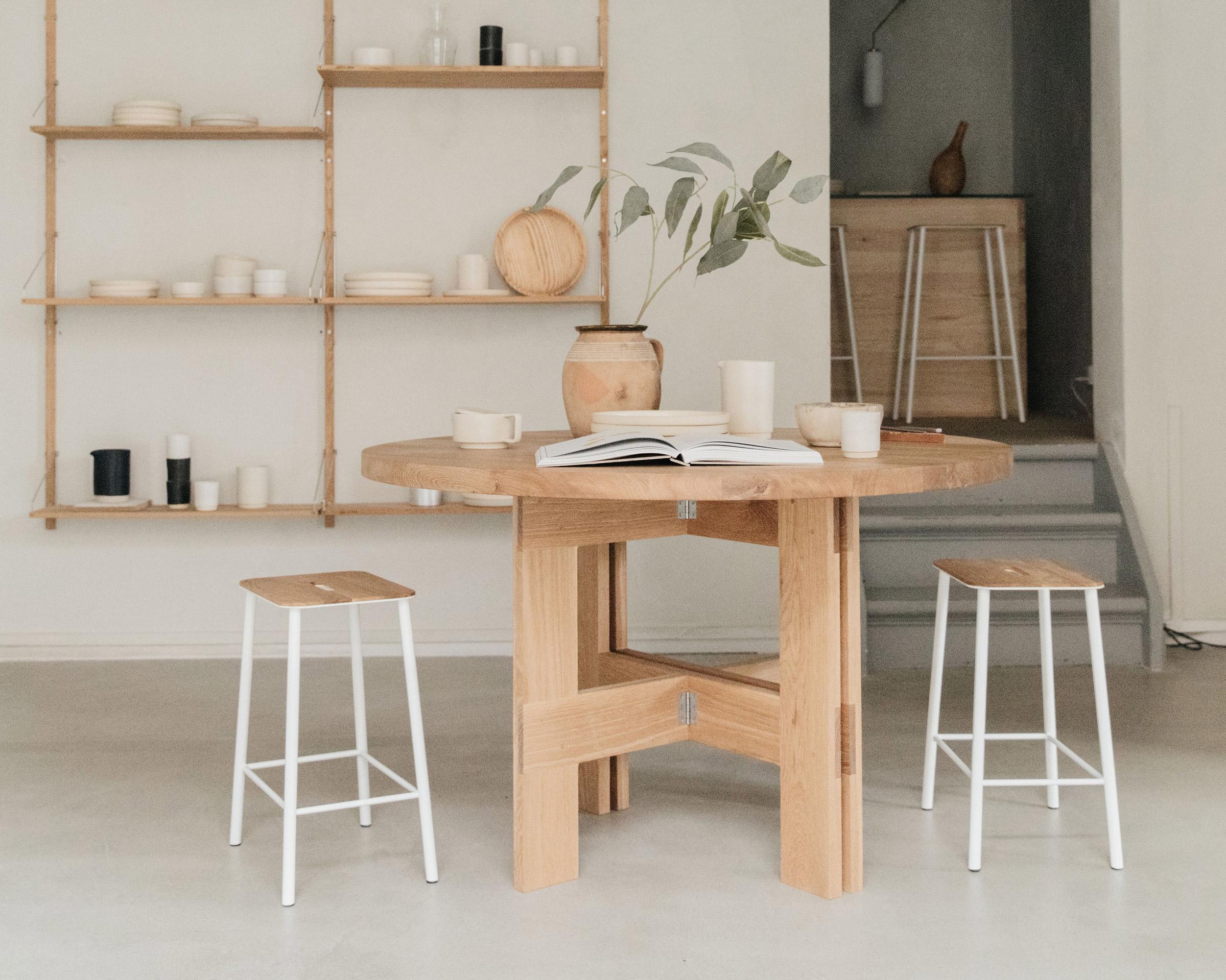 https://a.1stdibscdn.com/contemporary-table-round-120-for-sale-picture-4/f_36781/1565776546449/741_5d6c343ac7_farmhouse_table_from_frama_studio_space_7_original_master.jpg