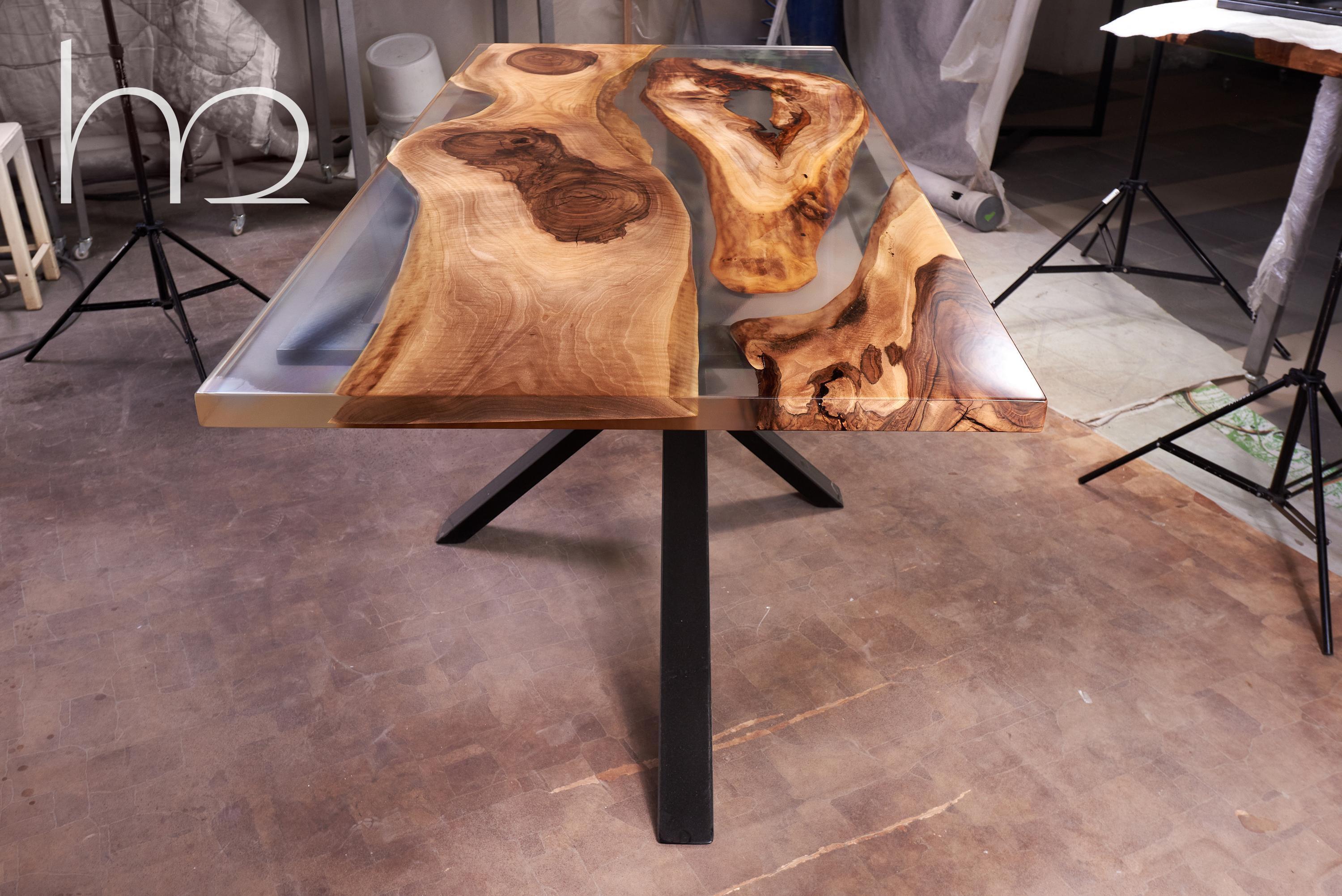 https://a.1stdibscdn.com/the-perfect-walnut-dining-table-for-sale-picture-6/f_87342/f_343830721684659160180/750_7827_compressed_master.jpg