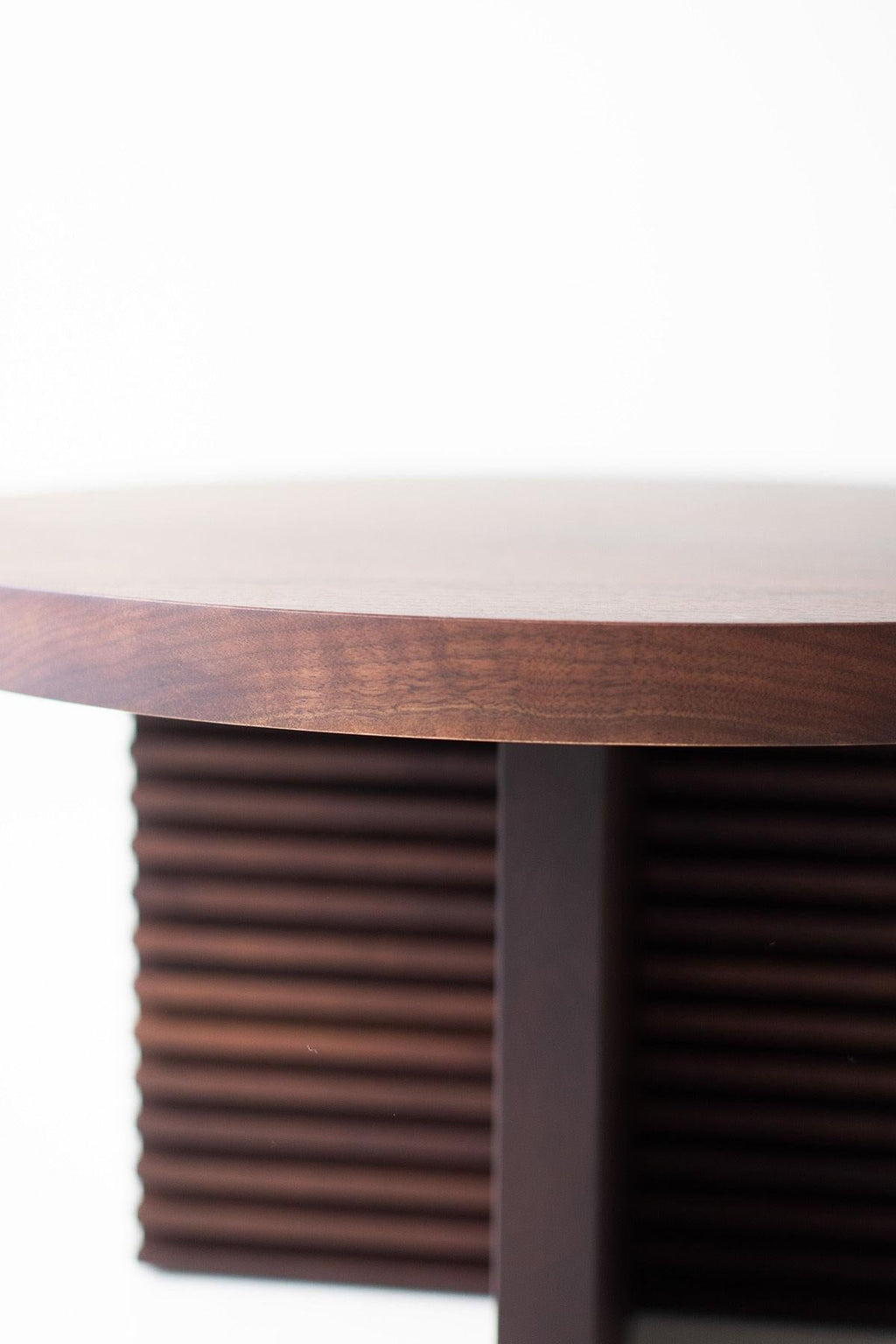 https://a.1stdibscdn.com/bertu-tables-cicely-modern-walnut-coffee-table-for-sale-picture-7/f_9720/f_408415021722278486700/75664711_modern_walnut_coffee_table_40448288_master.jpg