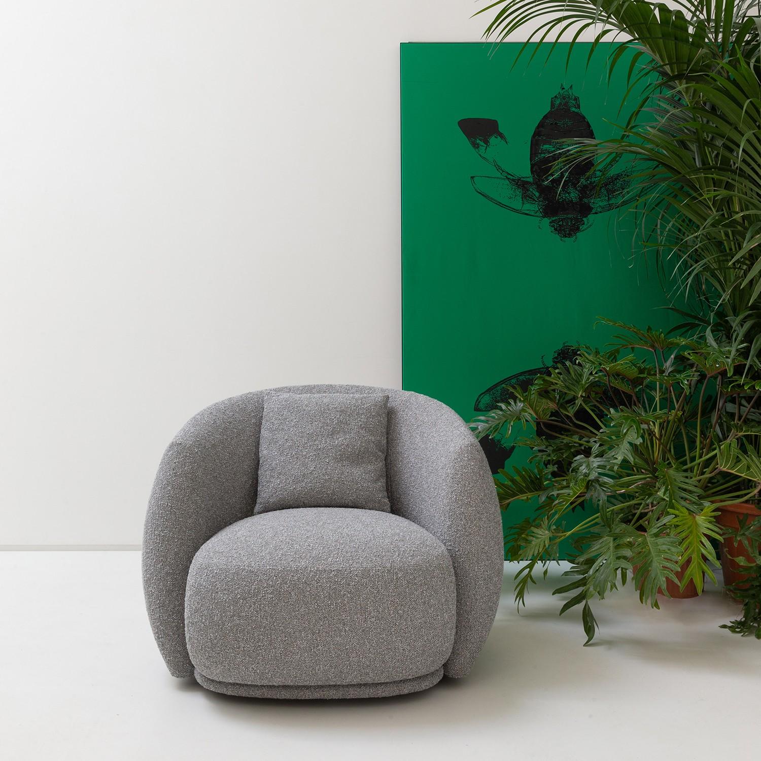https://a.1stdibscdn.com/moroso-pacific-armchair-in-white-sand-by-patricia-urquiola-for-sale-picture-3/f_16392/f_466954021758120806020/76265_master.jpg