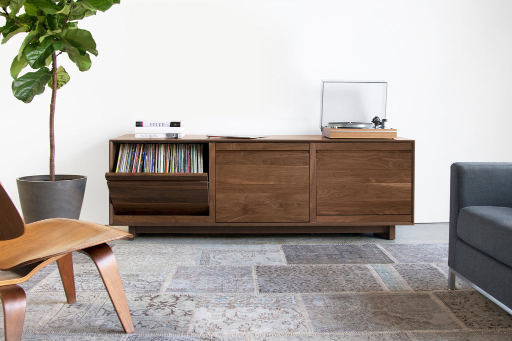 https://a.1stdibscdn.com/modern-lp-media-console-entertainment-cabinet-for-sale-picture-5/f_27523/f_77631831566312045614/76_Inch_Aero_LPDRLP_master.jpg