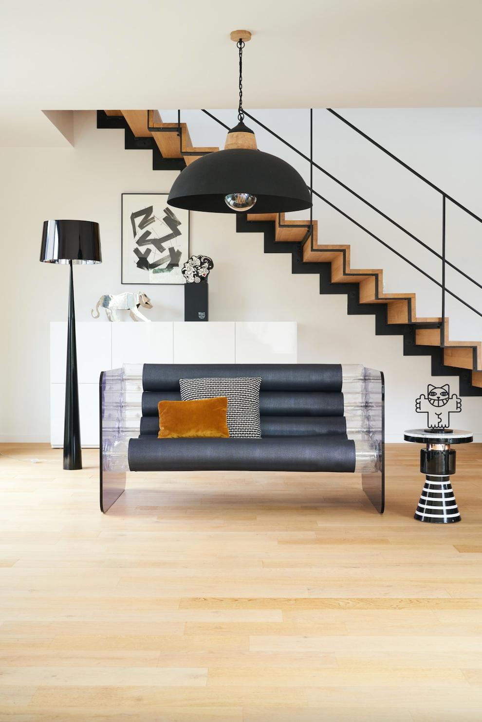 https://a.1stdibscdn.com/kuumo-sofa-by-mw-designer-furniture-for-sale-picture-7/f_12192/f_421697921730762376327/7A9C7A1B_7FE9_4E64_8501_CD2E031BE07A_master.jpeg