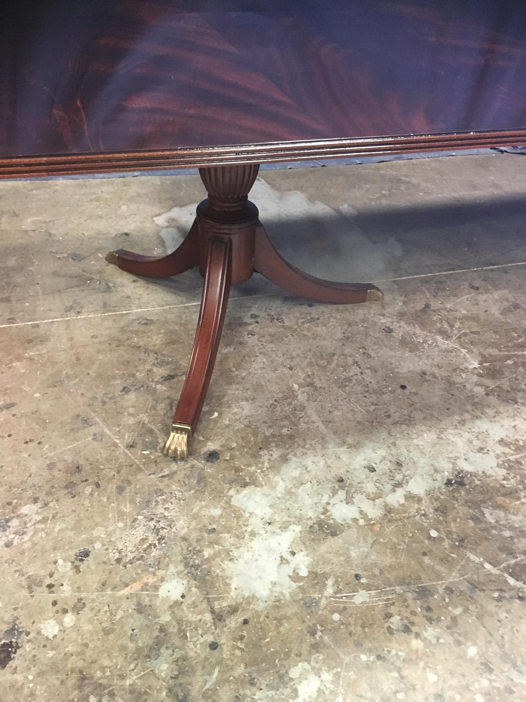 https://a.1stdibscdn.com/custom-large-crotch-mahogany-georgian-style-dining-table-by-leighton-hall-for-sale-picture-8/f_44162/f_152993411561984663763/7C8D5C8C_753E_4528_96AD_A9828BEB3983_master.jpeg