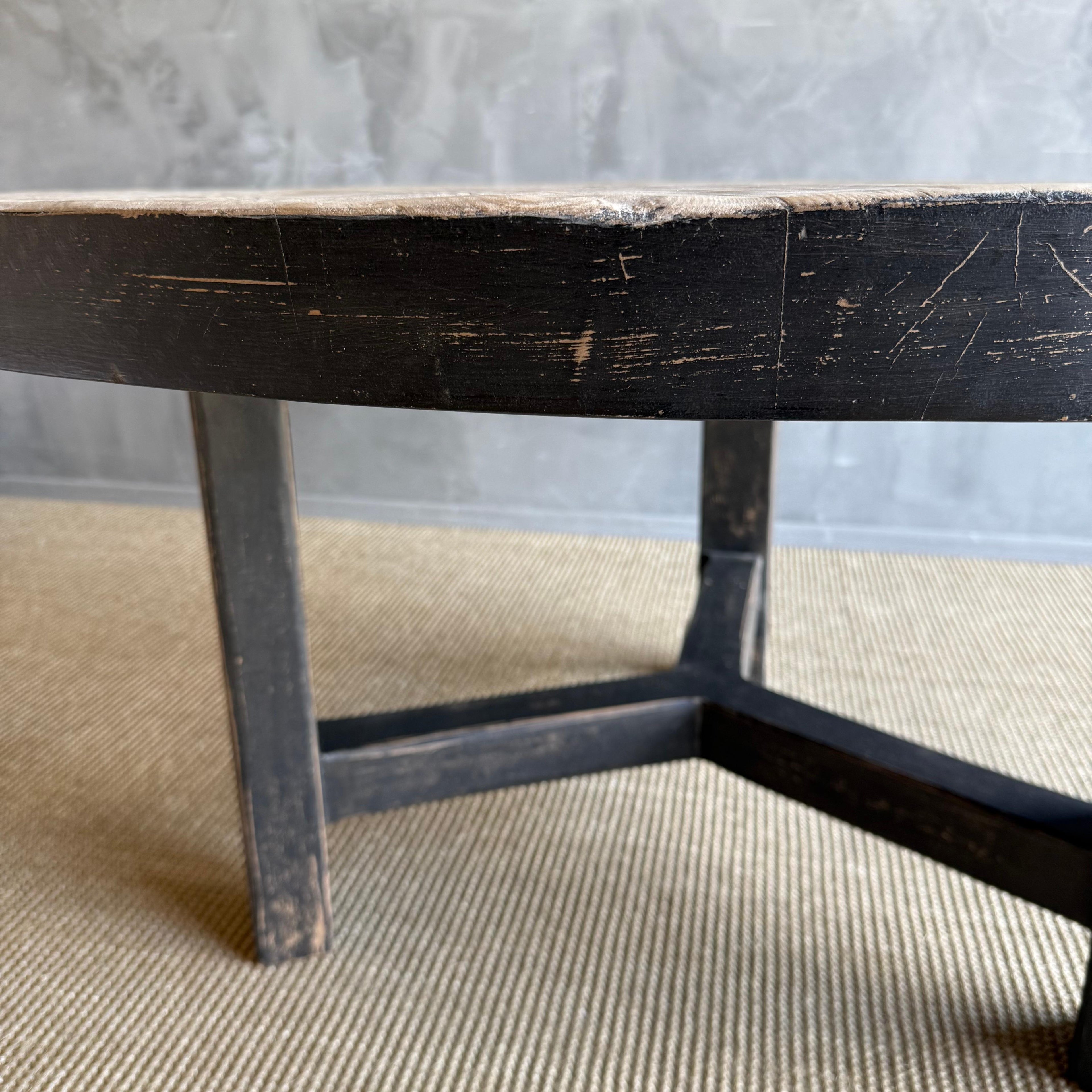 https://a.1stdibscdn.com/reclaimed-pine-wood-60-round-dining-table-with-black-painted-finish-for-sale-picture-9/f_18223/f_459068621752701220567/7L_15_11_master.jpg