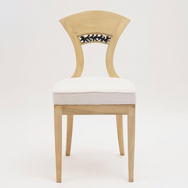 https://a.1stdibscdn.com/eclectica-set-of-8-white-biedermeier-dining-chairs-each-in-different-style-for-sale-picture-8/f_25683/f_461406221754336575891/7_ADX02864_master.jpeg?width=768