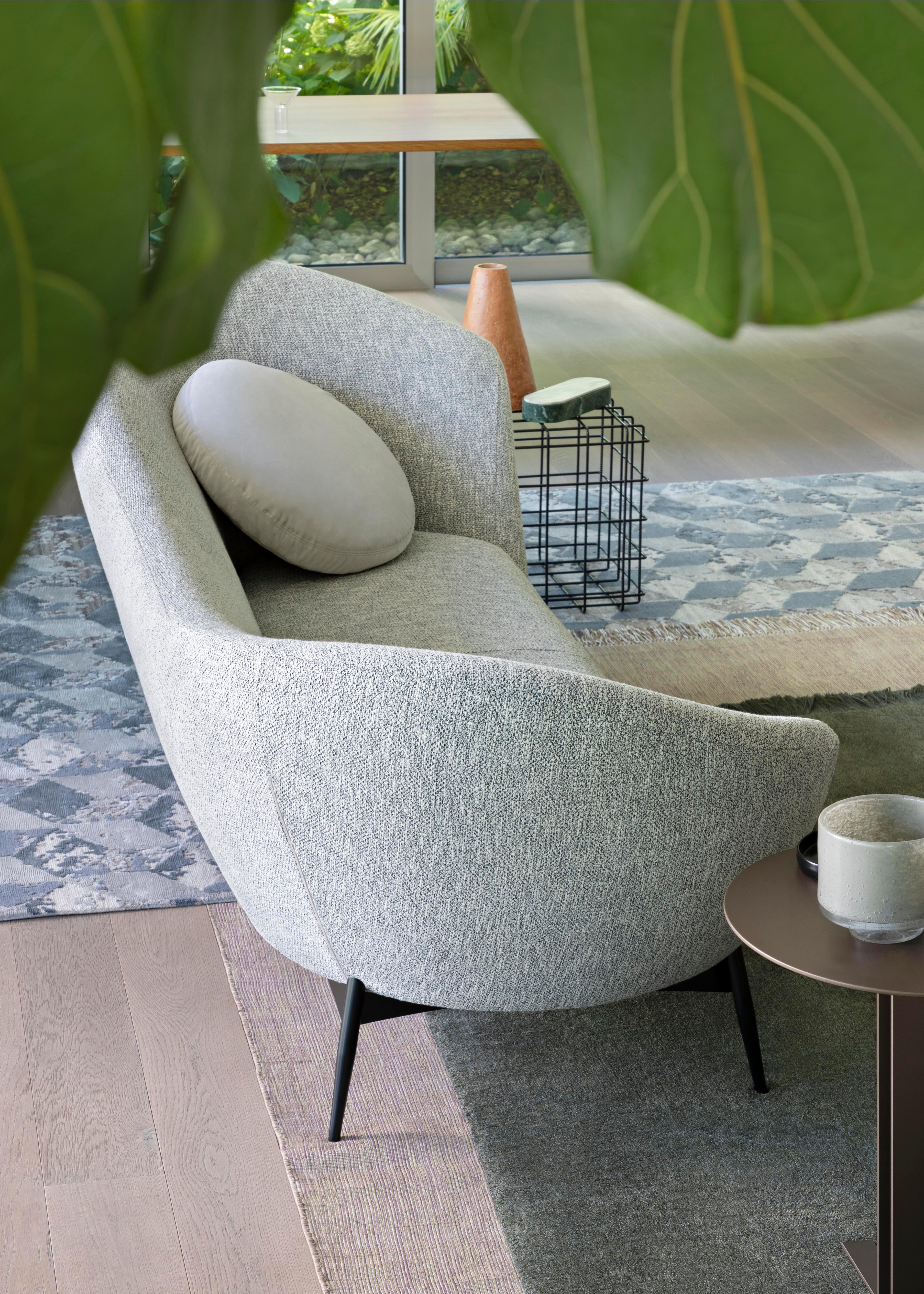 https://a.1stdibscdn.com/oltremare-sofa-in-avant-apres-grey-upholstery-matt-black-legs-antonio-marras-for-sale-picture-10/22569652/f_265553721639636321977/7_SABA_Oltremare_BeppeBrancato_1__master.jpg